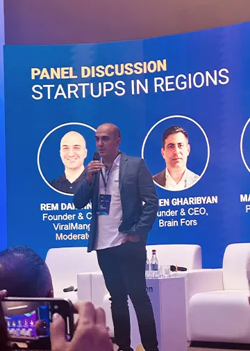 Rem Darbinyan moderating the panel “Startups in Regions”
